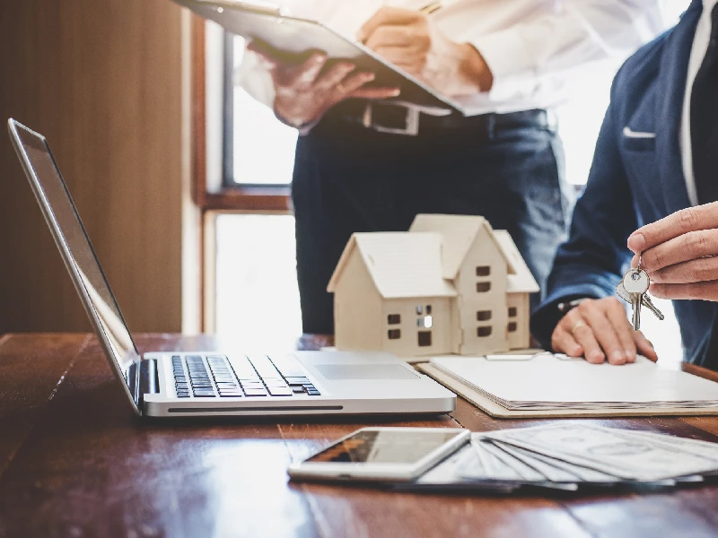 چطور از اعتبار سازنده قبل از خرید مطمئن شویم؟ ۱. انتخاب لوکیشنهای استراتژیک؛ اولین نشانه اعتبار