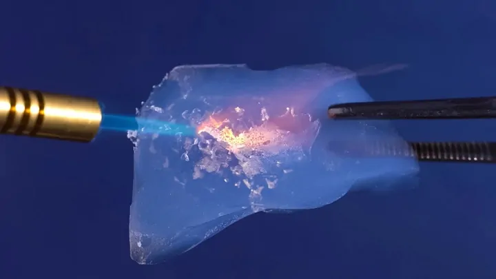 عایق ایروژل ساختمان چیست و چرا به عنوان قویترین عایق جهان شناخته میشود؟ معایب استفاده از عایق ایروژل