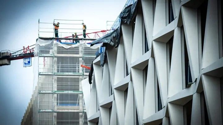 نمای جی اف ار سی (GFRC)؛ تحولی در معماری مدرن مزایای نمای جی اف ار سی (GFRC)