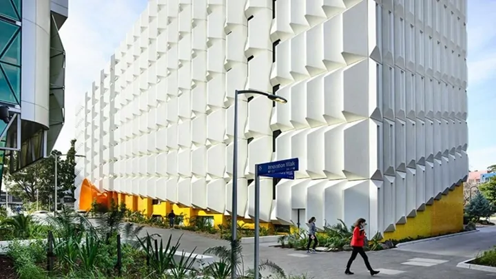 نمای جی اف ار سی (GFRC)؛ تحولی در معماری مدرن عوامل موثر بر قیمت نمای جی اف ار سی