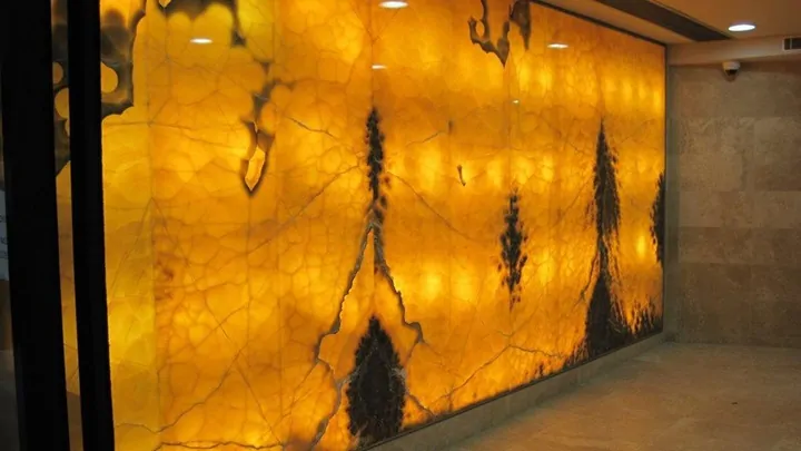 سنگ نورگذر در ساختمانسازی؛ ترکیب زیبایی، نور و طراحی مدرن قیمت سنگ نورگذر در ساختمانسازی