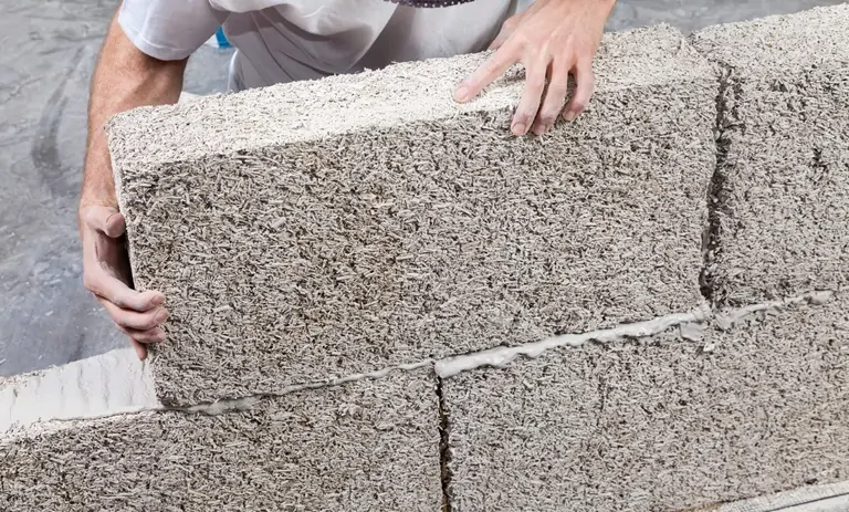 آیا بتن کنف میتواند جایگزین بتن معمولی شود؟ بررسی کامل مزایا و محدودیتها