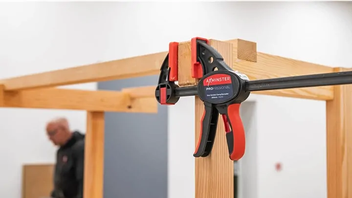 کاربرد گیره نجاری حرفهای در ساختمان سازی چیست؟ + انواع گیره نجاری نکات مهم در زمان انتخاب گیره نجاری حرفهای برای پروژه ساختمانی